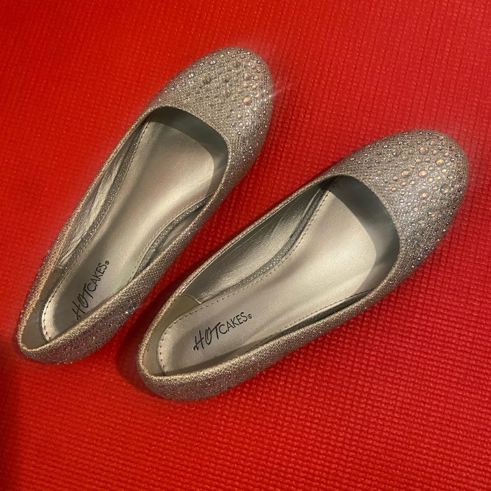 HOTCAKES Women’s Sparkle Shoes. Size 6.5